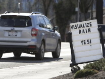 In this photo taken Tuesday, Feb. 4, 2014,  a sign outside a market in Willits, Calif., reminds passerby's about about the short water supply facing area residents. In the midst of a historic drought and area reservoirs holding less than a 100-day supply of water, Willits city leaders have banned lawn watering, car washing and mandated all residents to cut water use. (AP Photo/Rich Pedroncelli)