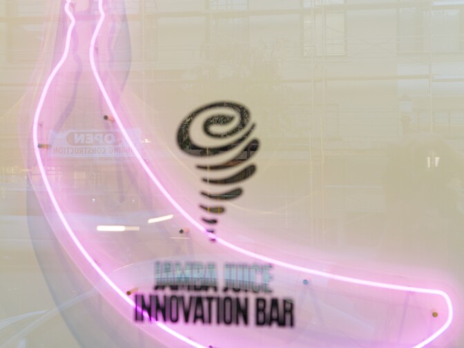 Jamba Juice, Pasadena CA designed by Bestor Architecture. Photographed by Laure Joliet