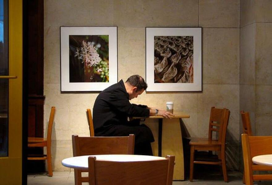 201206_starbucksman.jpg