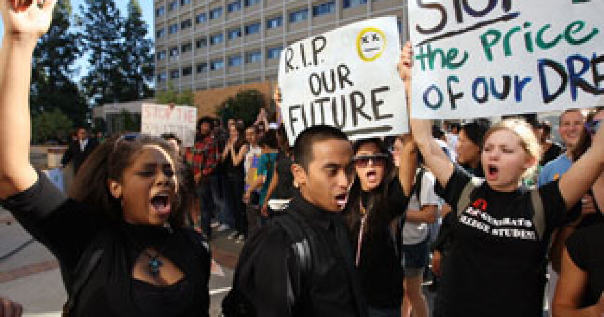 UC students protest plan to hike education costs by 8 percent | LAist