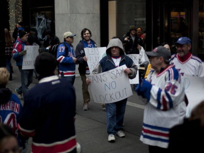 Hockey fans protest the National Hockey League (NHL) lockout outside the NHL offices in midtown Manhattan December 1, 2012 in New York City. 