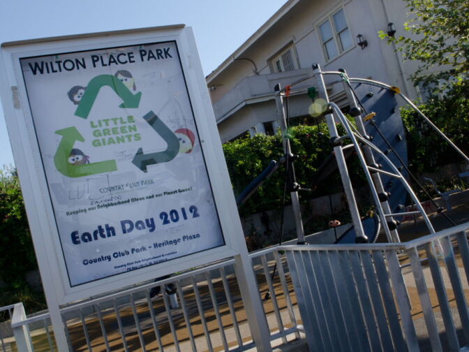 The Wilton Place Park sits just outside of Koreatown at the intersection between Olympic Avenue, Arlington Boulevard, and Wilton Place.