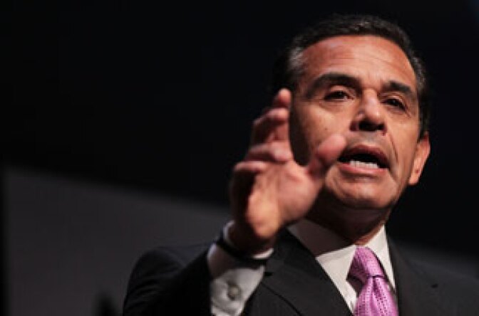 Los Angeles Mayor Antonio Villaraigosa speaks at the launch of the unaffiliated political organization known as No Labels December 13, 2010 at Columbia University in New York City.