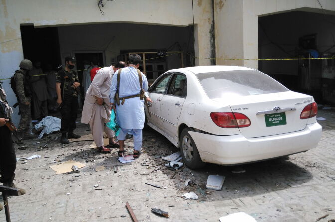 Pakistani security officials inspect the site of a suicide bomb attack on a government building in Mardan, about 50 kilometres northeast of the region's main city of Peshawar, on April 19, 2016. 


A suicide bomb attack outside a government office in northwest Pakistan injured at least eight people, two of whom were in critical condition, officials said. / AFP / A MAJEED        (Photo credit should read A MAJEED/AFP/Getty Images)