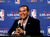 File picture of Los Angeles mayor Antonio Villaraigosa at a press conference