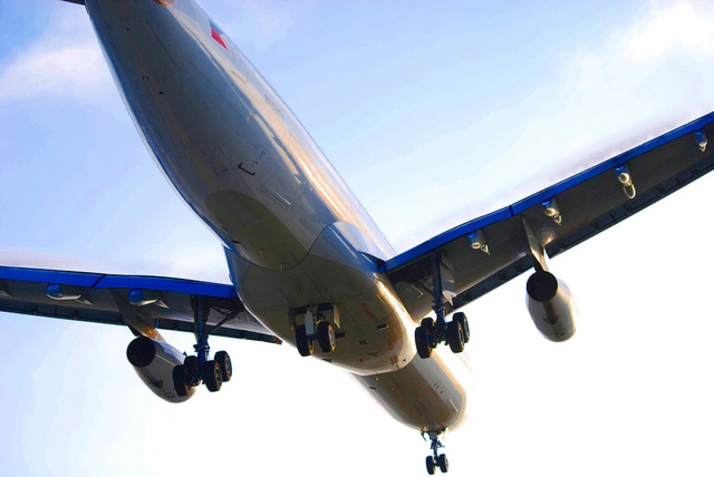 airplane-landing-lax-airfare.jpg