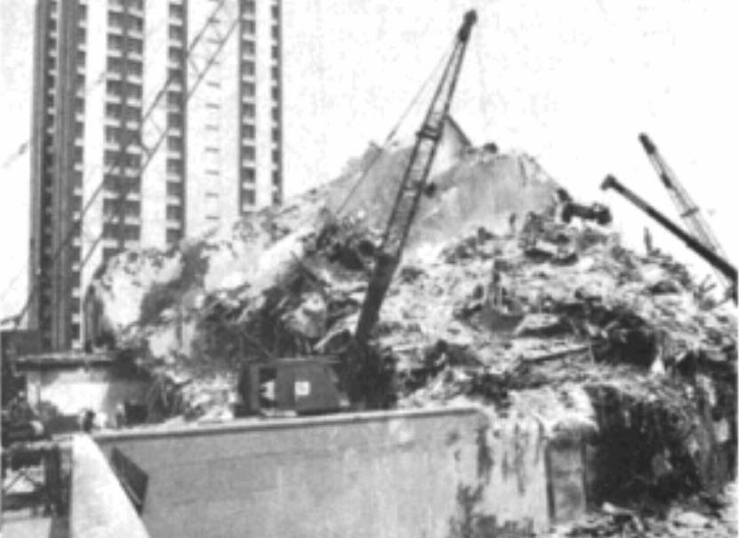 toppled-mex-city-1985-pino-complex.jpg