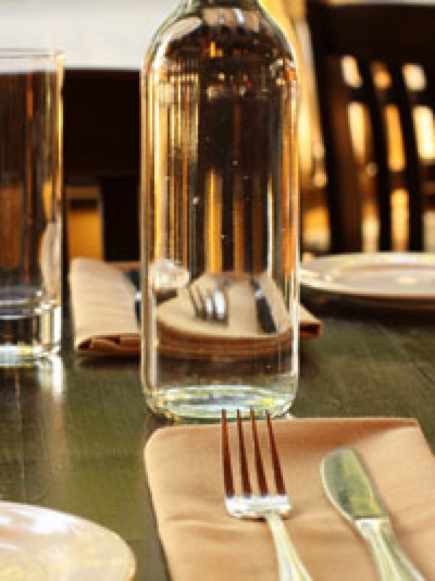 restaurant-table-setting.jpg
