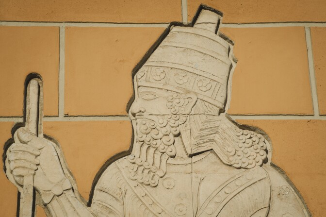 A concrete figure representing a King Sargon II, modeled on ancient carvings, decorates the Citadel Outlets in Commerce, California.  