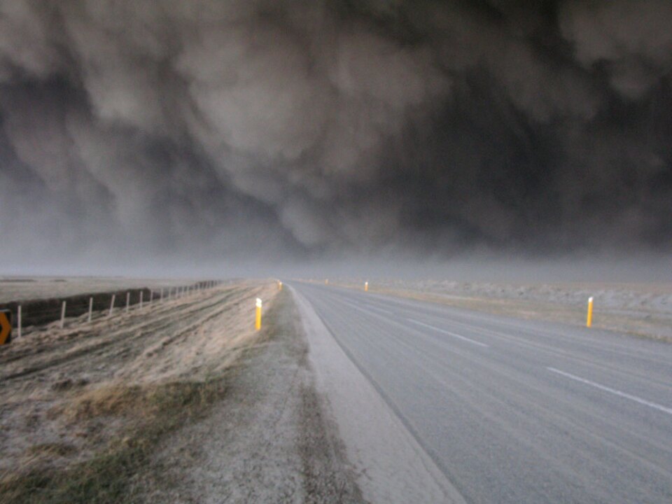 As the volcanolgists entered the plume, the sky turned gray.