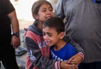 Children crying because of Israeli raids in Khan Yunis, Gaza.