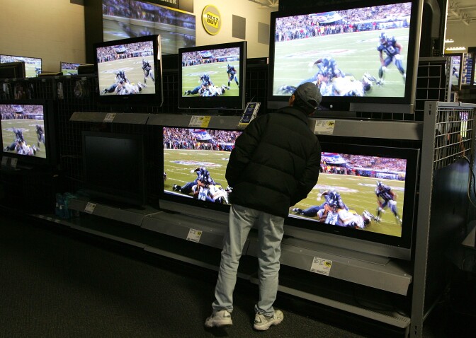 SAN FRANCISCO - FEBRUARY 01:  A Best Buy customer looks at a display of flat panel televisions at a Best Buy store February 1, 2007 in San Francisco.  Football fans have been purchasing televisions to watch the Super Bowl which airs this Sunday with the Chicago Bears vs the Indianapolis Colts.  (Photo by Justin Sullivan/Getty Images)