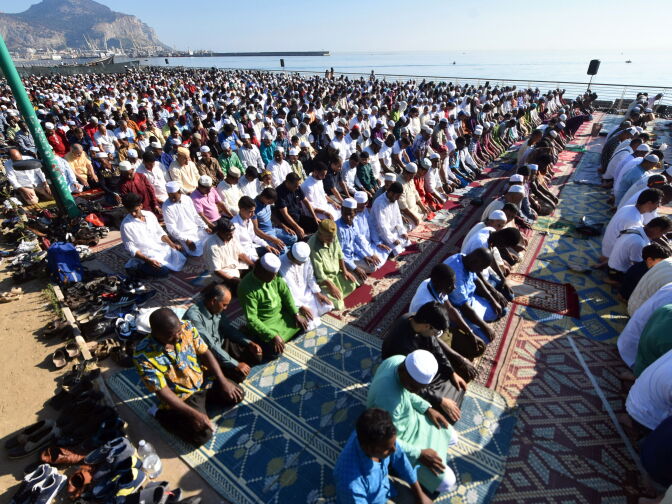 Muslim worshippers take part in the Eid al-Fitr prayers on the Foro Italico square in the Sicilian city of Palermo on June 25, 2017.
Some 1000 people gathered to offer the Eid al-Fitr, as the Eid al-Fitr festival marks the end of the holy Muslim fasting month of Ramadan during which devotees are required to abstain from food, drink and sex from dawn to dusk. / AFP PHOTO / Alessandro FUCARINI        (Photo credit should read ALESSANDRO FUCARINI/AFP/Getty Images)