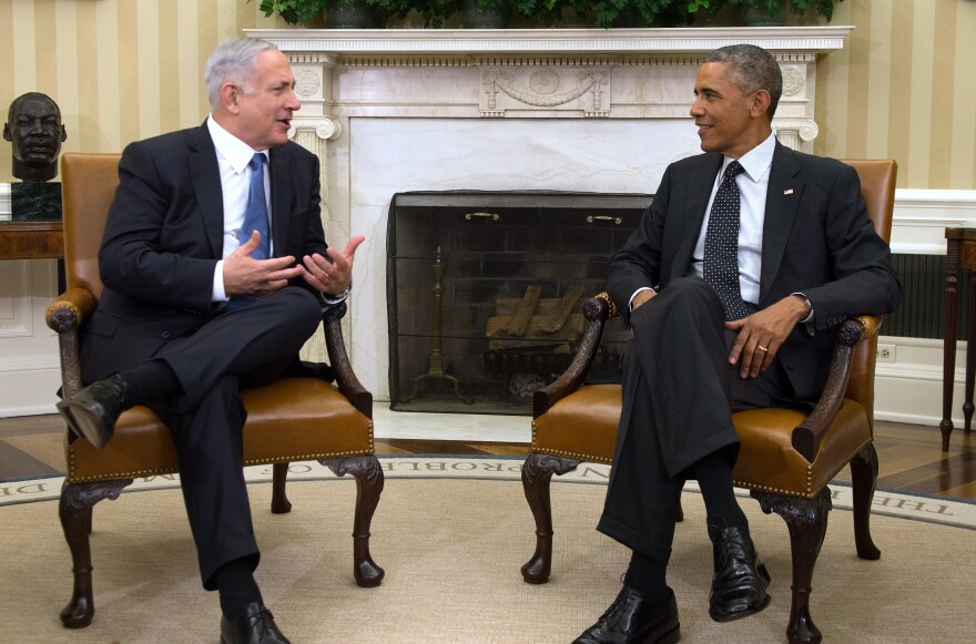 US President Barack Obama (R) speaks with Israeli Prime Minister Benjamin Netanyahu (L) during a bilateral meeting at the White House in Washington, DC, October 1, 2014.              AFP PHOTO / Jim WATSON        (Photo credit should read JIM WATSON/AFP/Getty Images)
