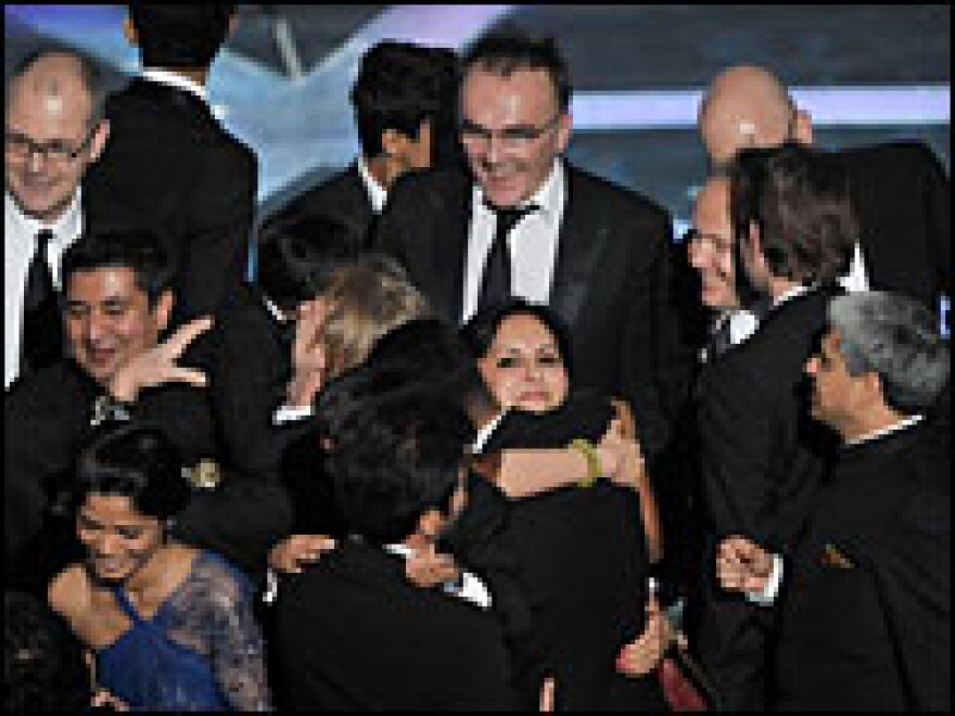 The cast of <em>Slumdog Millionaire</em> celebrated onstage when the movie won best picture.