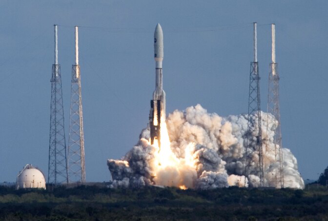 CAPE CANAVERAL, FL - JANUARY 19:  A Lockheed Martin Atlas 5 rocket lifts off of pad 41 carrying NASA's Pluto New Horizons spacecraft at the Kennedy Space Center January 19, 2006 in Cape Canaveral, Florida. The New Horizons mission is scheduled to conduct at five-month reconnaissance study of Pluto and Charon in 2015.  (Photo by Matt Stroshane/Getty Images)