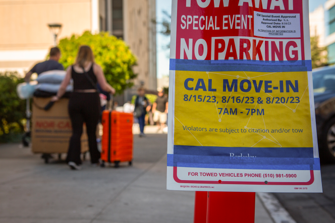 No parking sign in front of Cal Berkeley