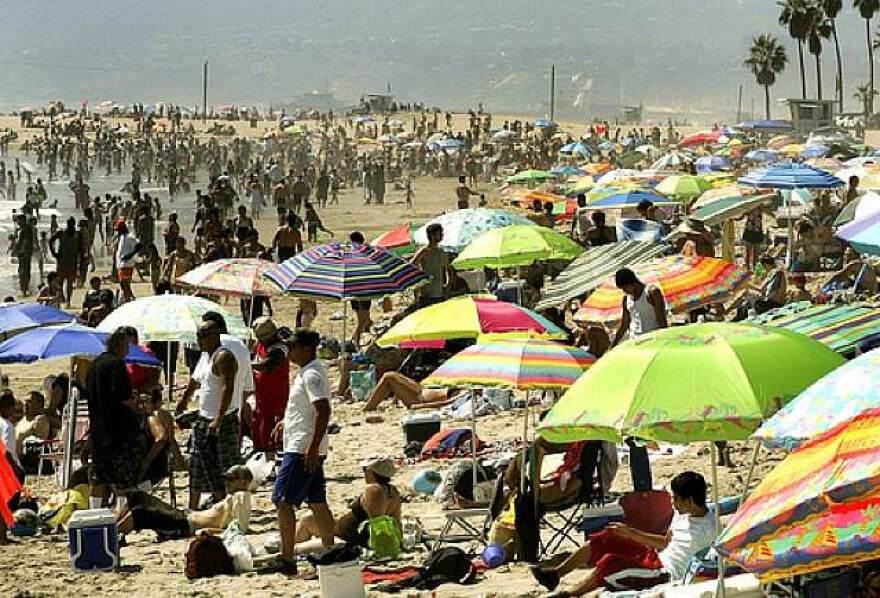 hotweekendbeach.jpg