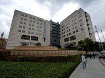 Exterior view of the Ronald Reagan UCLA Medical Center during their Ebola virus readiness drill (closed to the media) to test their ability to diagnose and treat Ebola patients in Los Angeles on October 17, 2014. 
