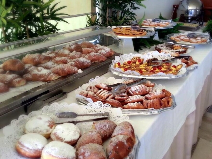 How can you trick your brain into eating healthier this holiday season?