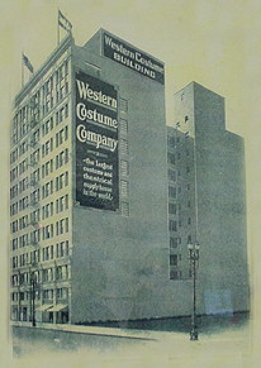 building_935_SBroadway.jpg