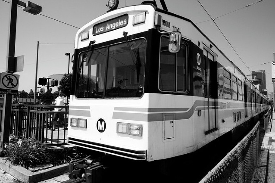 bluelinetrain-bw-2011.jpg