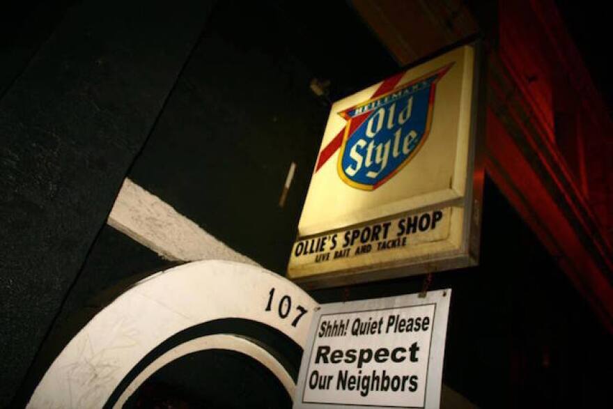 bar_107_signage.jpg