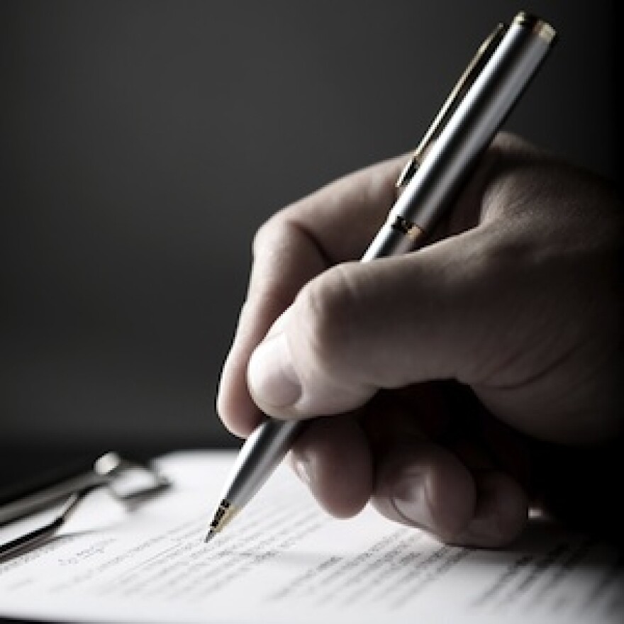 shutterstock_hand_signature_pen.jpg