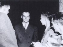 Richard Feynman (center) and Robert Oppenheimer (right of Feynman) at Los Alamos National Laboratory during the Manhattan Project.