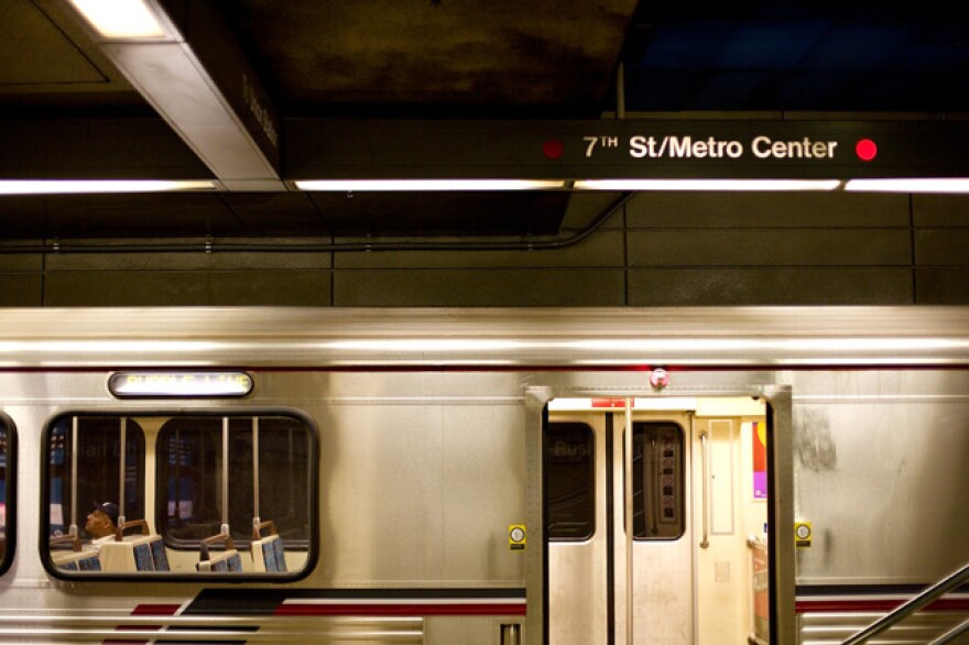 7thMetro_RedLine_train.jpg