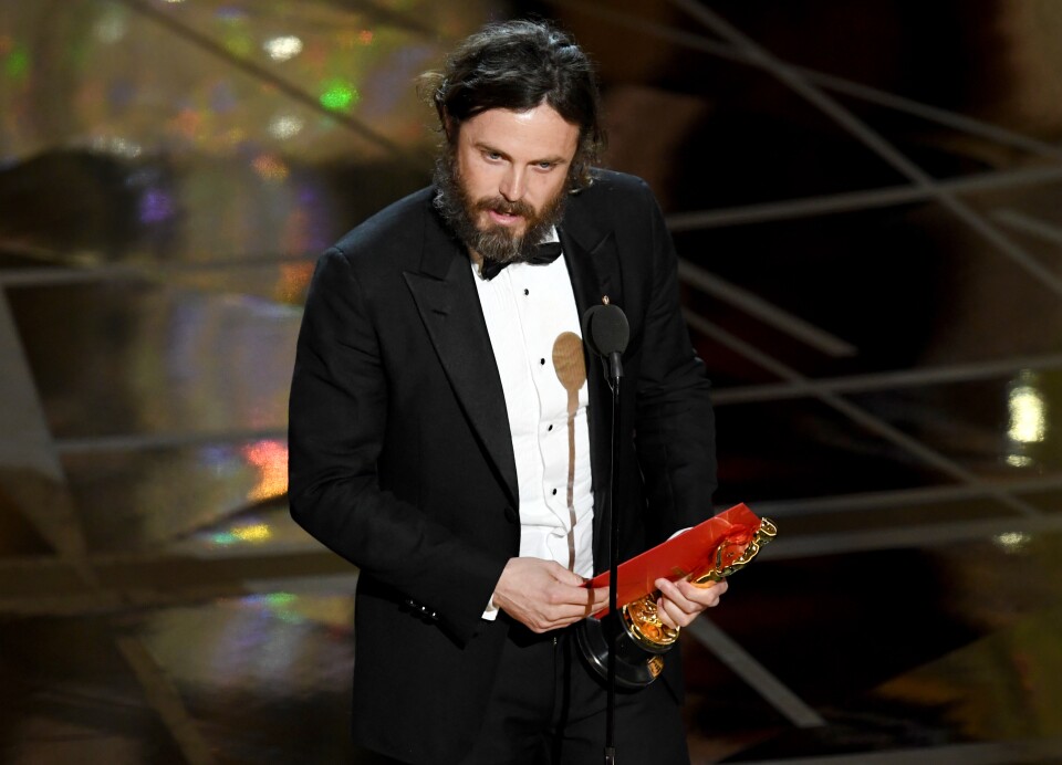 HOLLYWOOD, CA - FEBRUARY 26:  Actor Casey Affleck accepts Best Actor for 'Manchester by the Sea' onstage during the 89th Annual Academy Awards at Hollywood & Highland Center on February 26, 2017 in Hollywood, California.  (Photo by Kevin Winter/Getty Images)