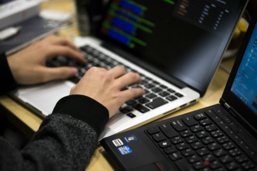 Computer_Screen_LACyberLab_MainAsset.jpg