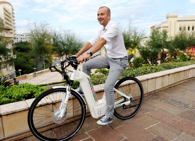 TO GO WITH AFP STORY BY COLETTE LARRABURU
Pragma Industries's CEO Pierre Forte rides an Alpha electric bike that operates with the use of hydrogen, on Septembe 30, 2015 in Biarritz, southwestern France. The Alpha bike is unique as it can run  for a 100 km with only a five minutes recharge time.  AFP PHOTO / GAIZKA IROZ        (Photo credit should read IROZ GAIZKA/AFP/Getty Images)