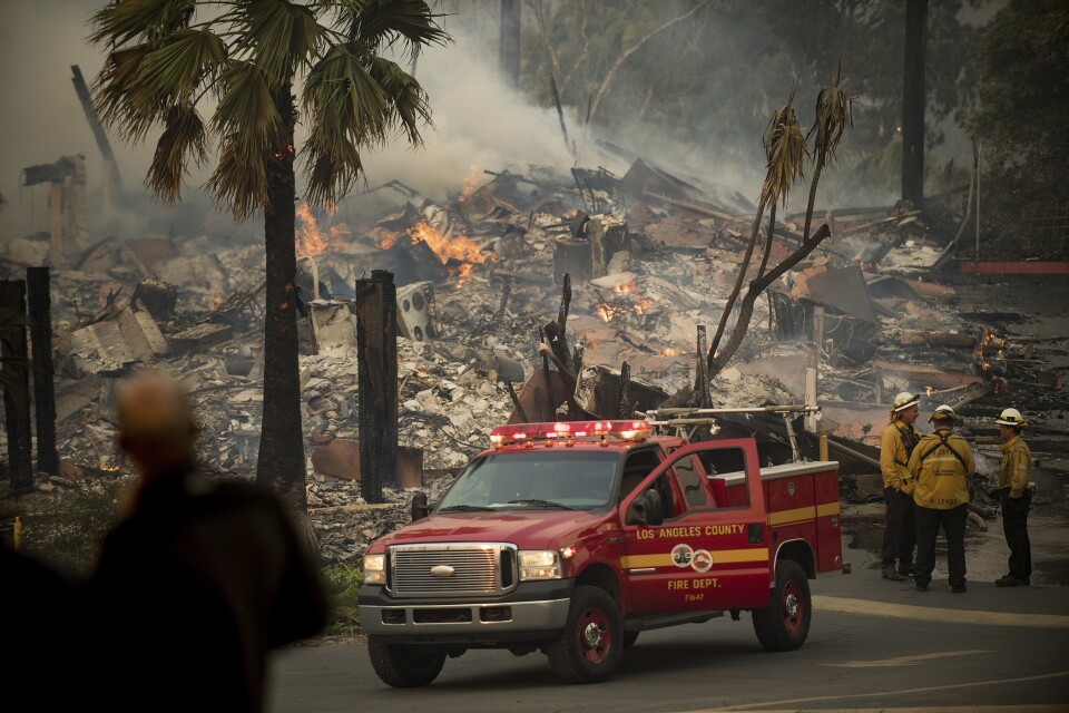 An apartment complex burns as a wildfire rages in Ventura, Calif., on Tuesday, Dec. 5, 2017. 