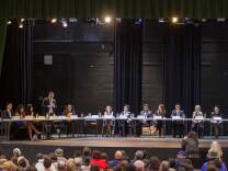 Candidates make their pitch at a 34th Congressional District Candidate Forum on Wednesday, Mar. 23, 2017, at Eagle Rock High School.