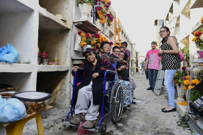  People visit Los Rosales cemetery during the Day of the Dead in Chimalhuacan, Mexico on November 2, 2016.