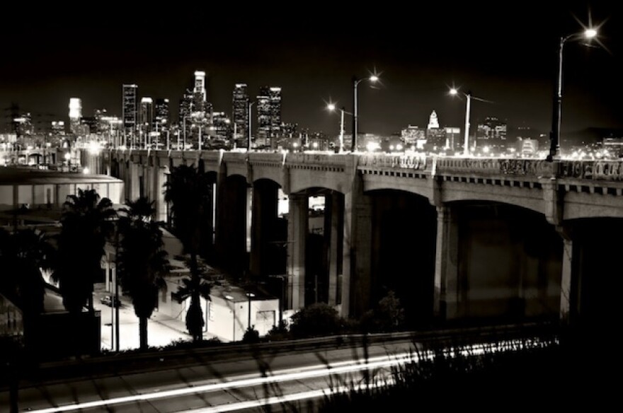 6th_st_bridge_bw.jpg