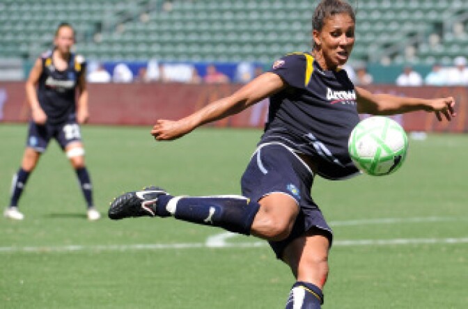 Shannon Boxx #7 of the Los Angeles Sol prepares to kick a bouncing ball against the New Jersey Blue Sky during the WPS CHampionship at The Home Depot Center on August 22, 2009 in Carson, California. The Blue Sky won 1-0 to win the WPS Championship. 