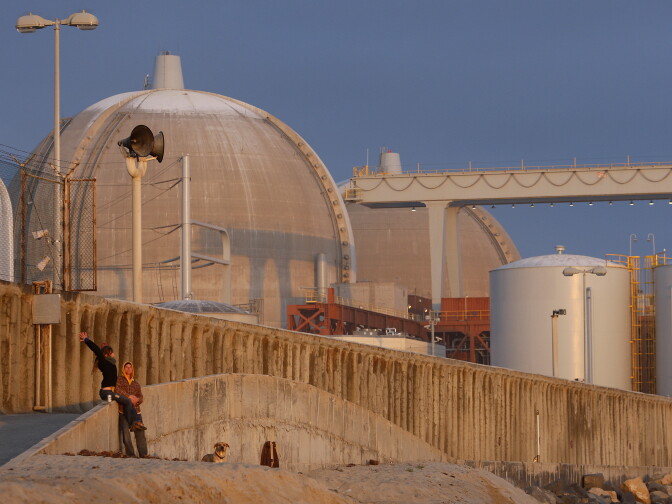 A couple stands near the San Onofre Nuclear Generating Station at San Onofre State Beach on March 15, 2012 south of San Clemente, California. Plant operator Southern California Edison has applied to the Nuclear Regulatory Commission to restart one of the two reactor units, at 70 percent of power for a limited time. The nuclear plant has been shut down a leak in generator tubes sent a small amount of radioactive steam into the atmosphere on January 31, 2012. (Photo by David McNew/Getty Images)