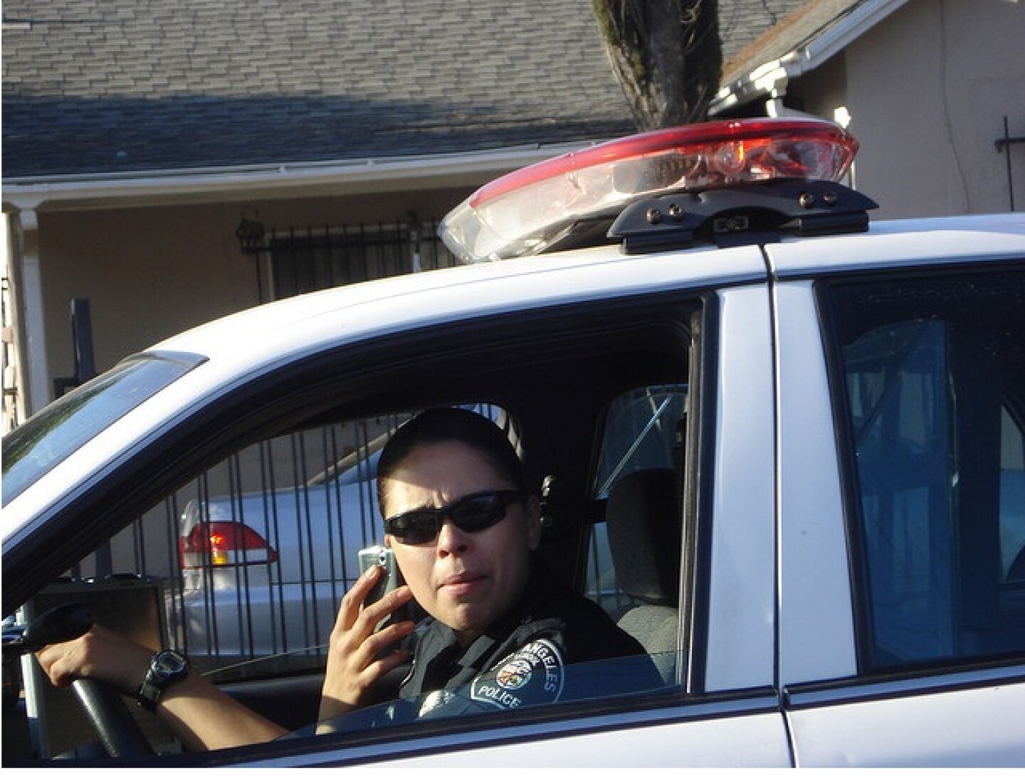 police_cell_phone.jpg