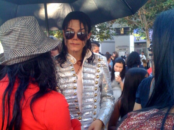 Michael Jackson impersonator looking much like MJ