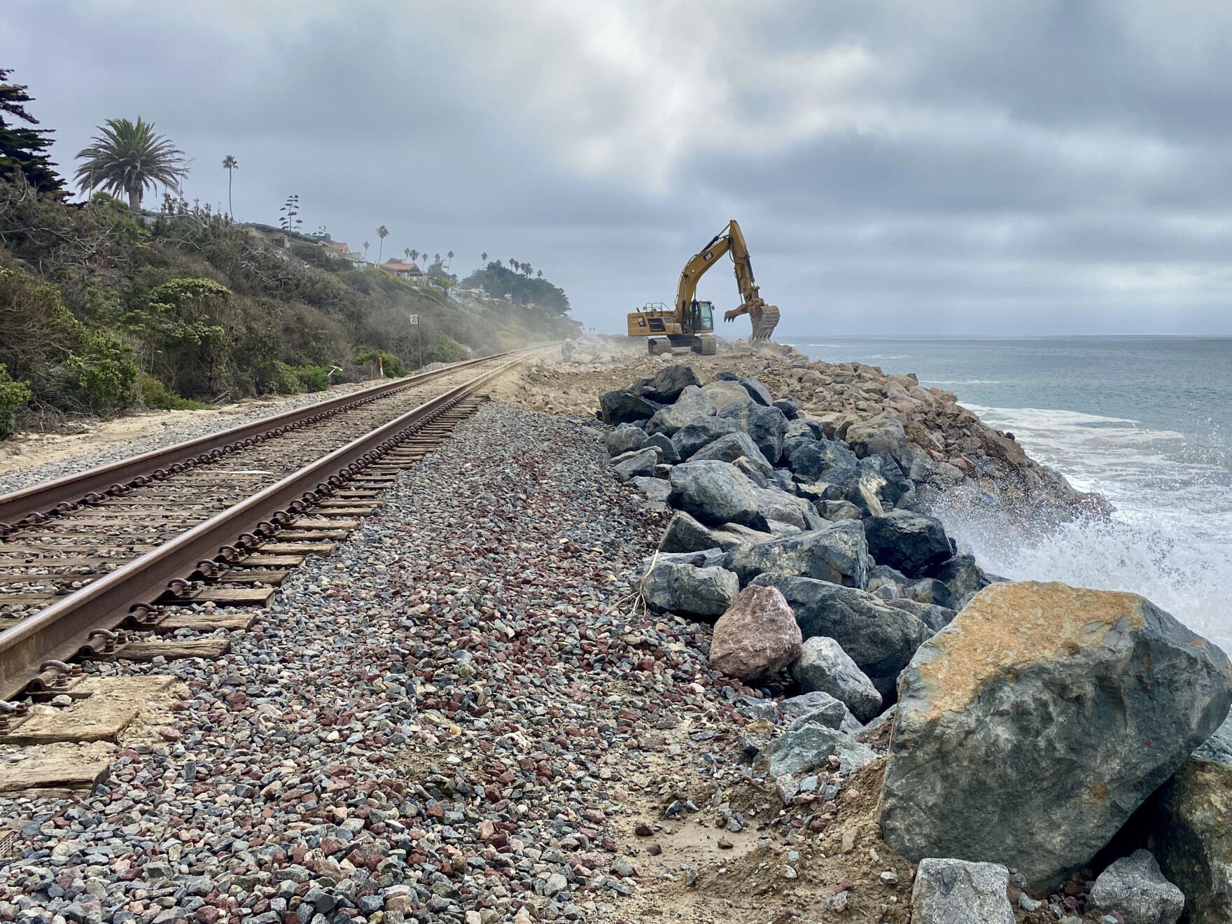 Amtrak Surfliner Resumes Service On Troubled San Clemente Tracks | LAist