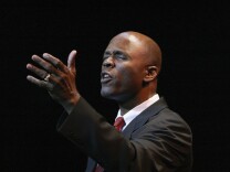 Poet Lynn Manning performs during the dedication of the Kirk Douglas Theater on Sept. 30, 2004 in Culver City, California.