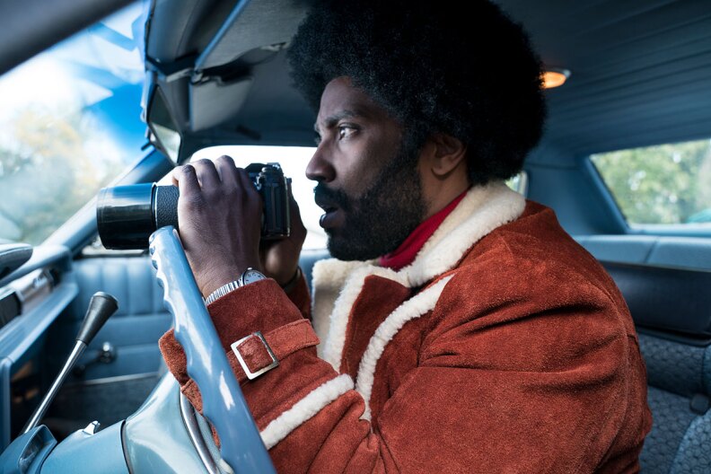 Detective Stallworth (Washington) surveys the situation