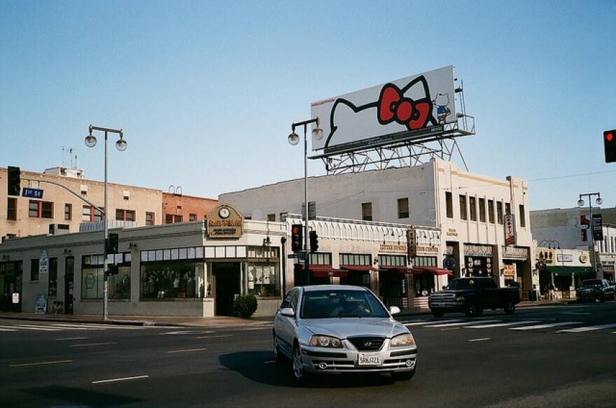 hello-kitty-sign.jpg