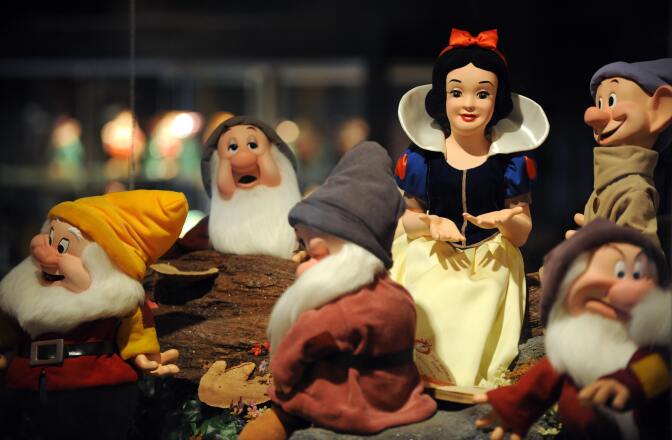 A statue of Snow White and the Seven Dwarfs owned by Michael Jackson is seen on display in Beverly Hills, California, April 13, 2009. Thousands of items owned by Jackson will be auctioned off starting April 22, 2009 by Julien's Auction and could raise between 10 and 20 million dollars.The jewel-encrusted glove is the most iconic piece, it's estimate is between 10 and 15,000 dollars, but it could easily sell for something in the region of 100 to 200,000 dollars. The Beverly Hills exhibition of Jackson items going under the hammer give a rare insight into the pop star's former life at Neverland. Extraordinarily elaborate costumes,  a customised Rolls Royce limousine, antique furniture, lifesize statues of superheroes and Star Wars villains, from Batman to Darth Vader, and a fully equipped computer game arcade are among the lots. AFP PHOTO / GABRIEL BOUYS (Photo credit should read GABRIEL BOUYS/AFP/Getty Images)