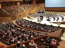 The rehearsal gave singers a chance to meet each other, and to be conducted by composer Eric Whitacre.