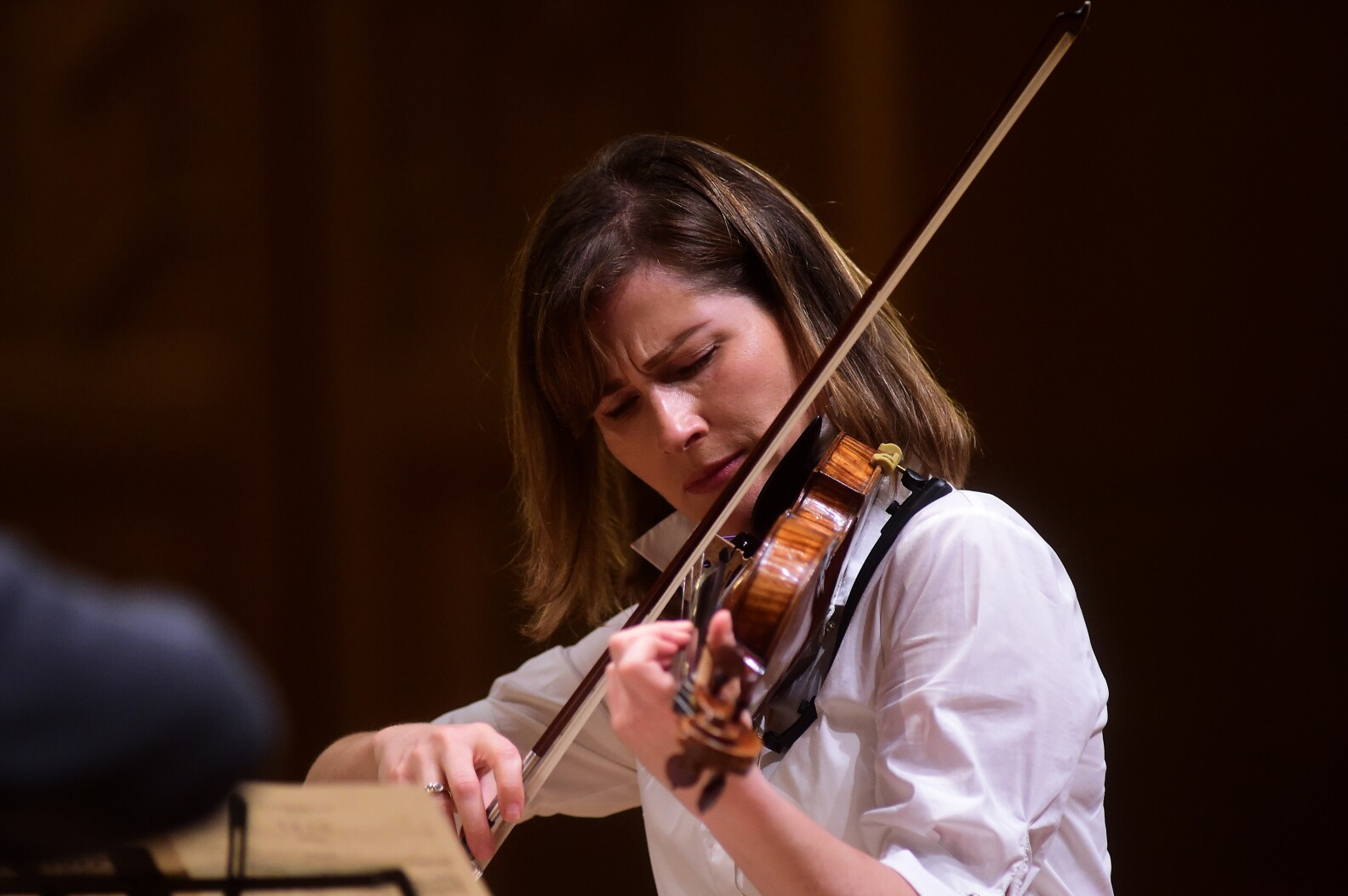 Lisa Batiashvili playing violin during a performance.