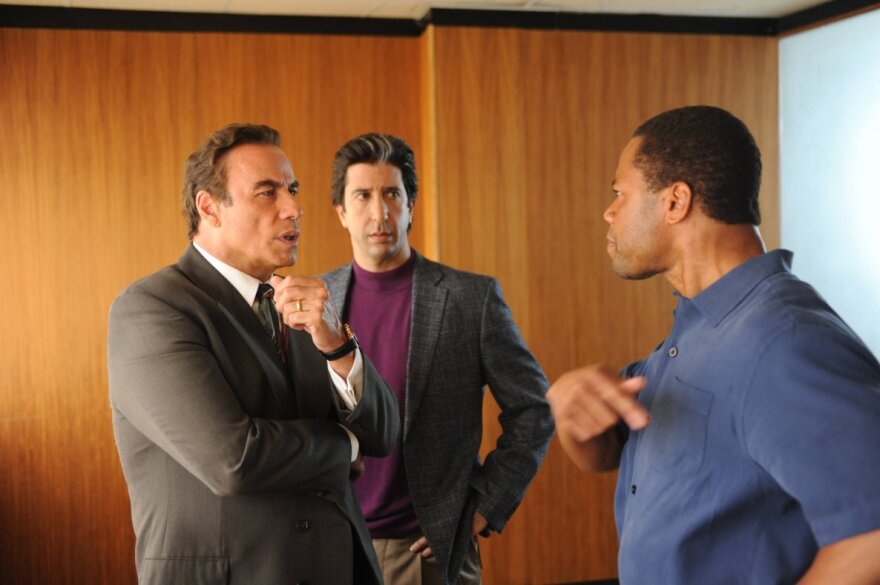 Still of John Travolta, Cuba Gooding Jr. and David Schwimmer in The People v. O.J. Simpson: American Crime Story.