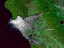 A massive plume of smoke travels west from a big fire, shown in red and labeled Camp Fire